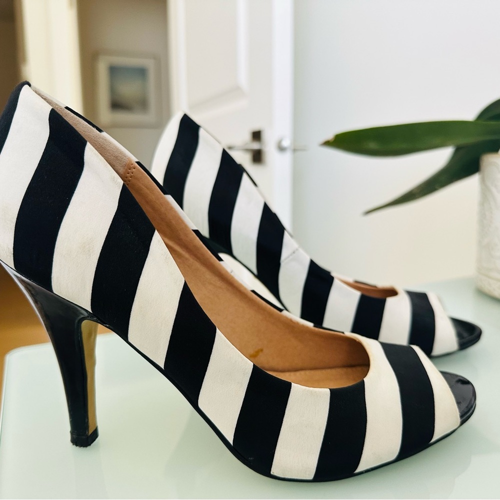 Black and White Striped Women's Heels 👠 size 8